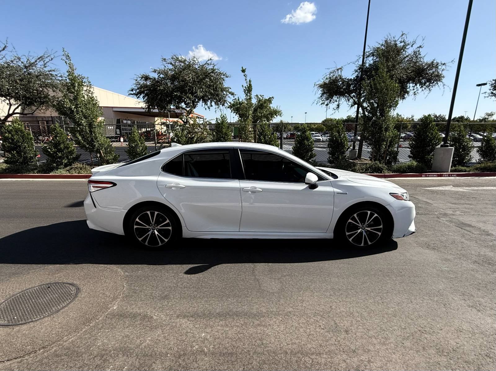 Used 2020 Toyota Camry SE w/ Carpet Mat Package FWD image 7