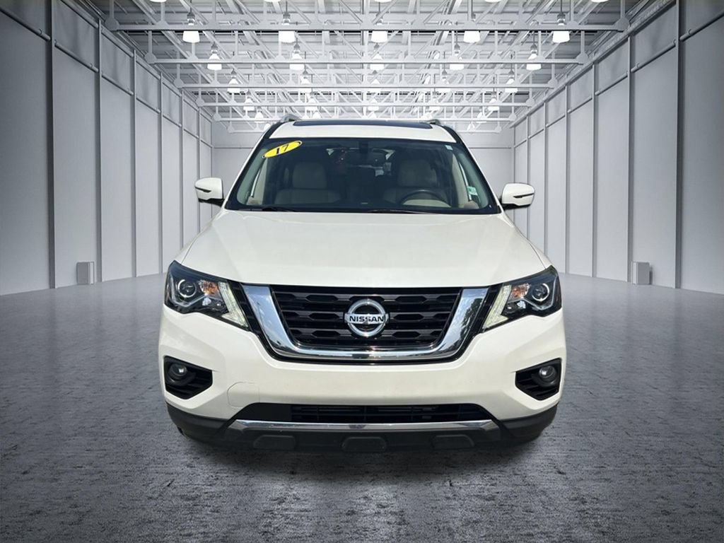 Used 2017 Nissan Pathfinder Platinum FWD image 4