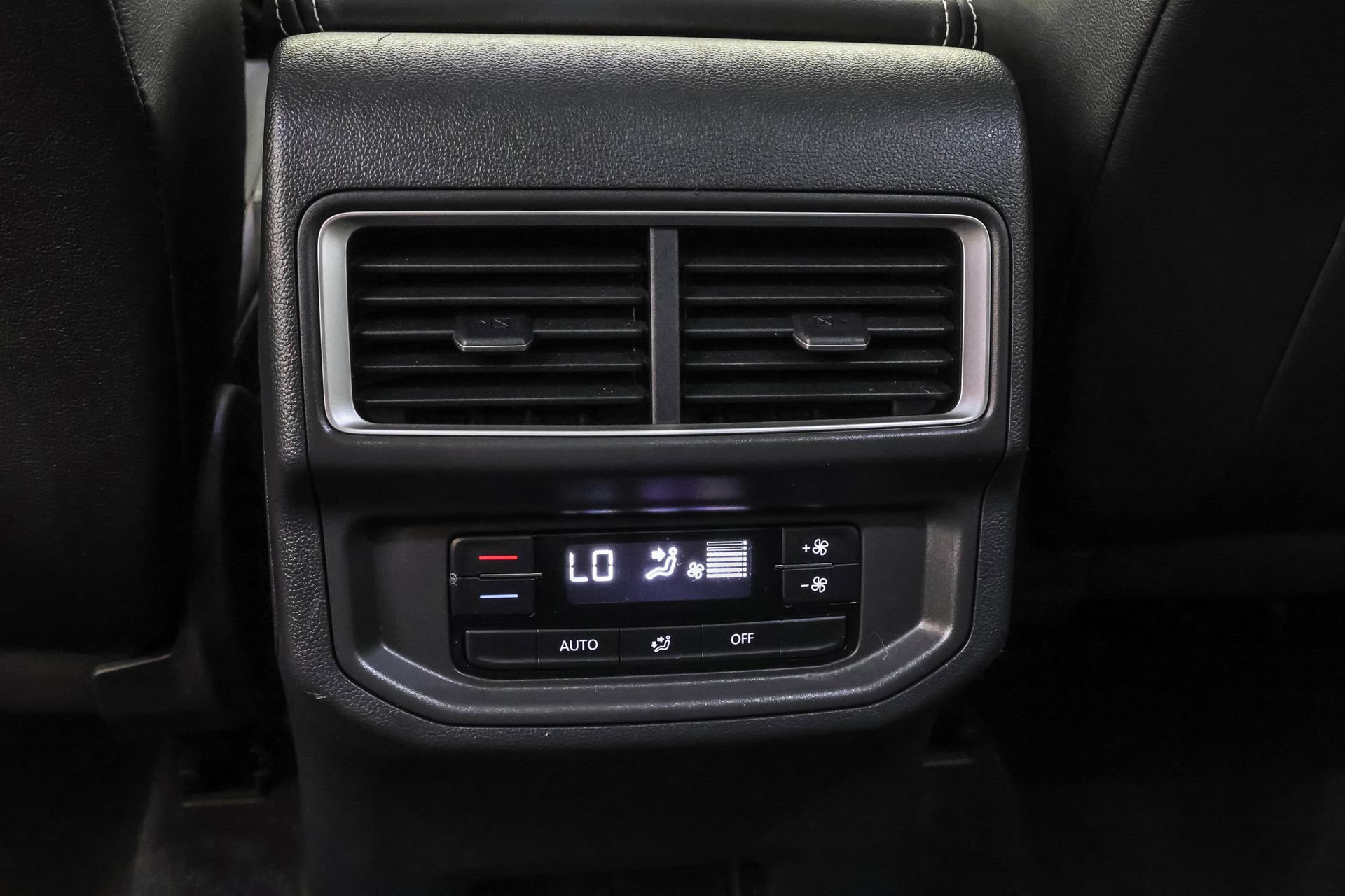 Used 2024 Volkswagen Atlas SE w/ Panoramic Sunroof Package AWD/4WD image 39