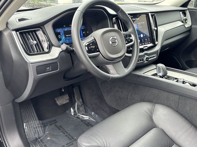 Used 2025 Volvo XC60 B5 Plus AWD/4WD image 17