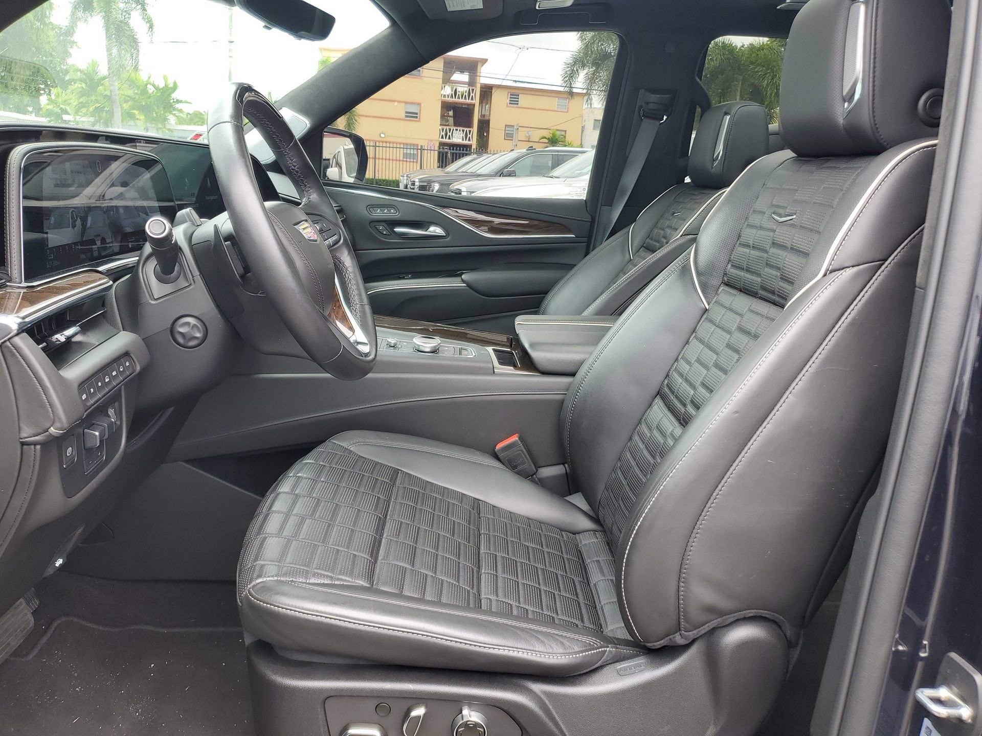 Used 2024 Cadillac Escalade Premium Luxury Platinum AWD/4WD image 21
