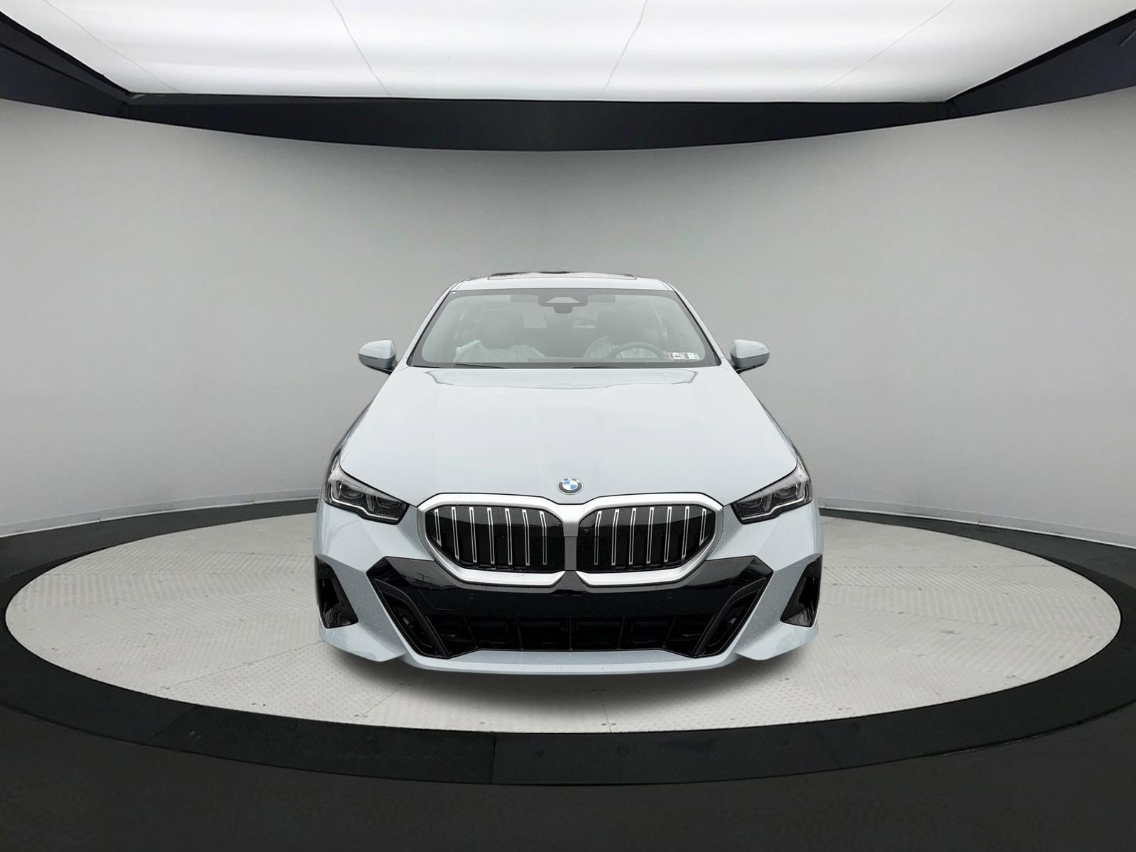 New 2026 BMW 530i xDrive w/ M Sport Package AWD/4WD image 2