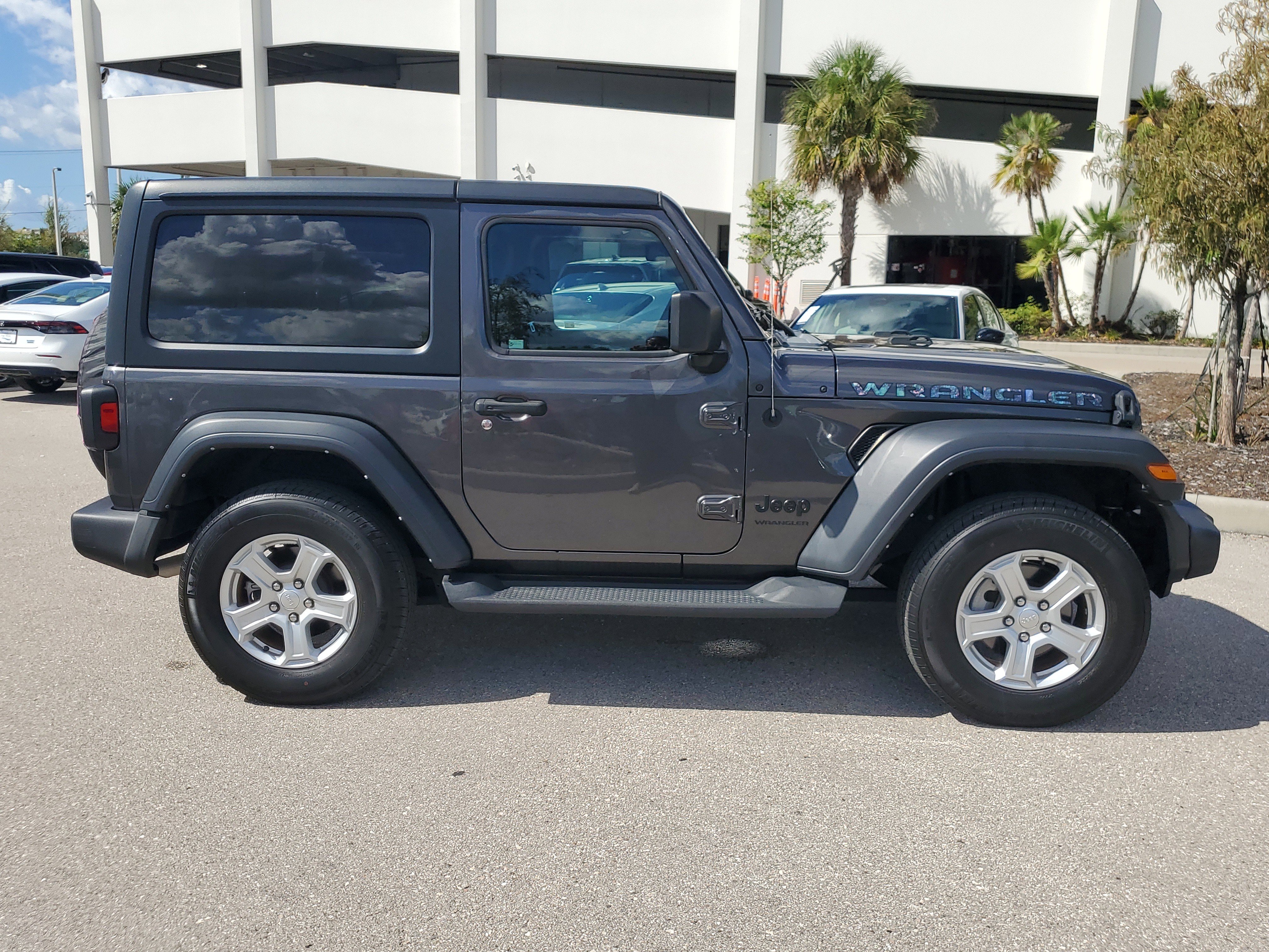 Used 2022 Jeep Wrangler Sport S image 3
