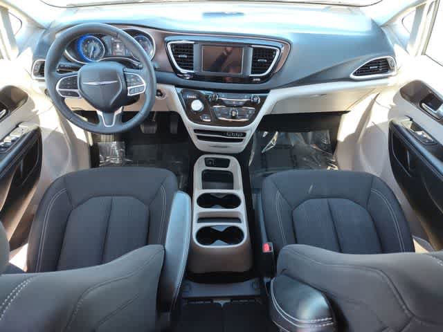 Used 2023 Chrysler Voyager LX image 12