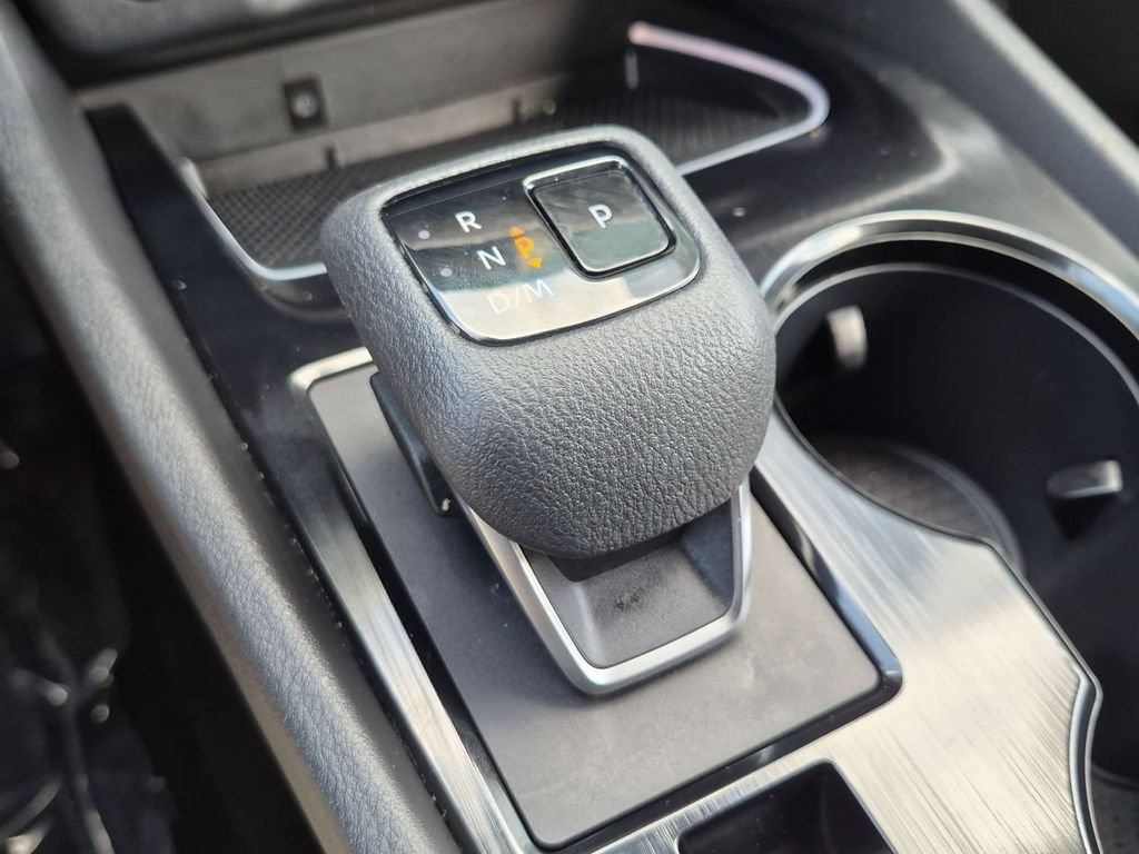 Used 2025 Nissan Rogue SL AWD/4WD image 24