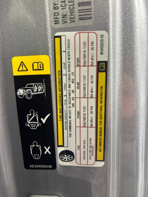 Used 2021 Jeep Wrangler Unlimited Sahara w/ LED Lighting Group AWD/4WD image 17