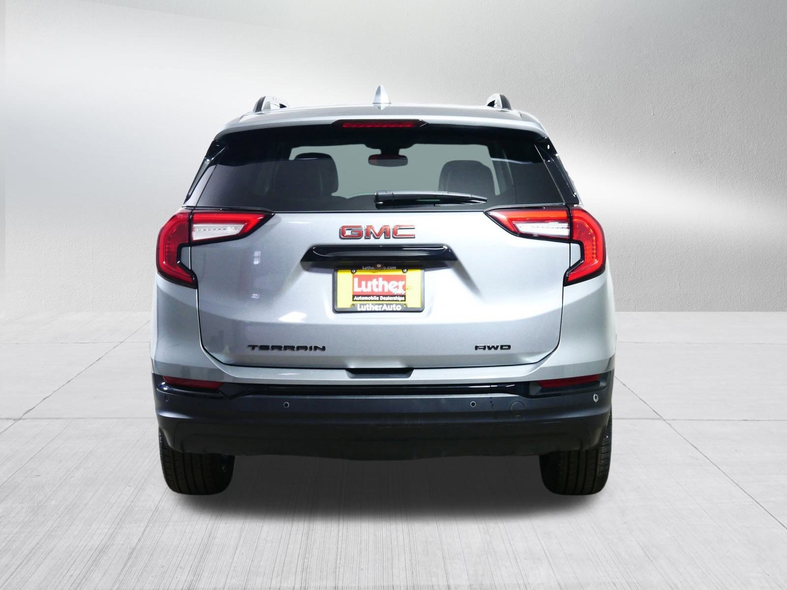 Used 2023 GMC Terrain SLT w/ Elevation Edition image 6