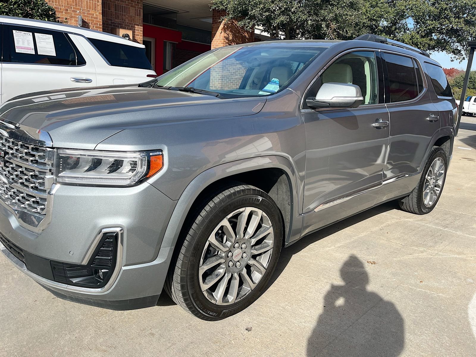 Used 2023 GMC Acadia Denali w/ Denali Ultimate Package image 3