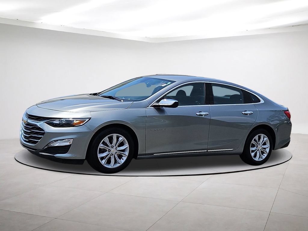 Used 2025 Chevrolet Malibu LT FWD image 3