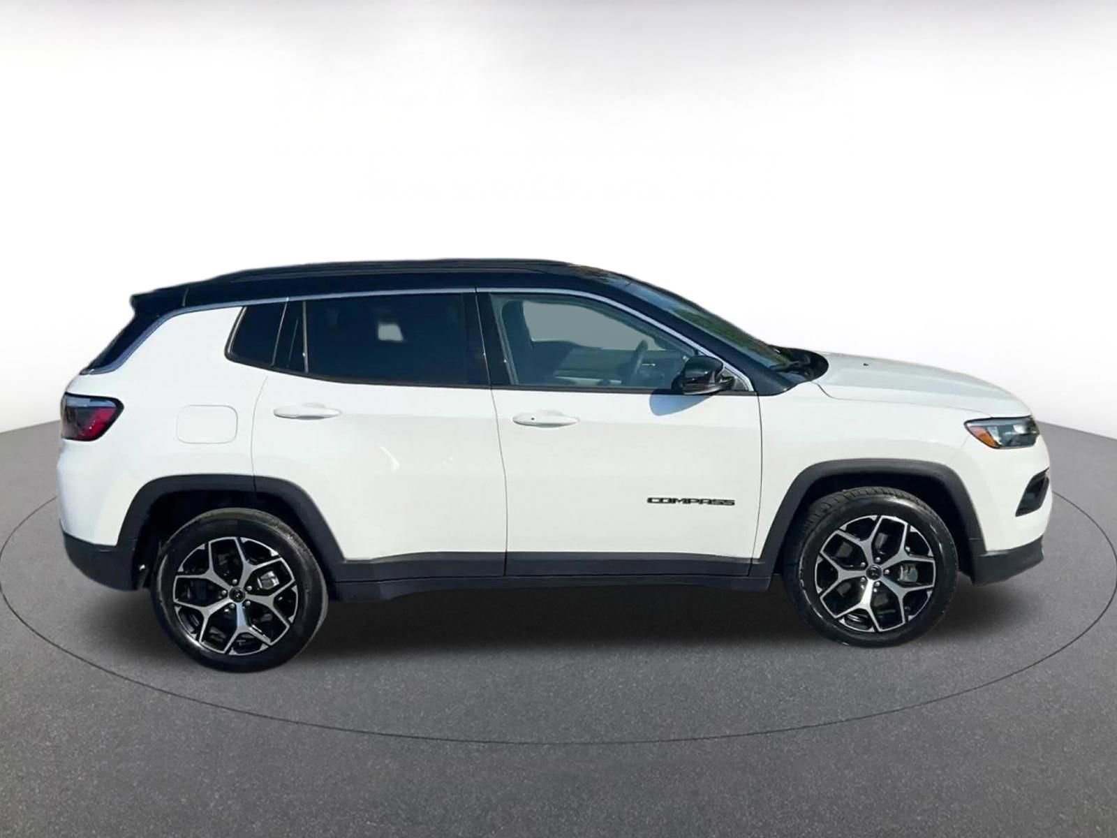 Used 2025 Jeep Compass Limited AWD/4WD image 16