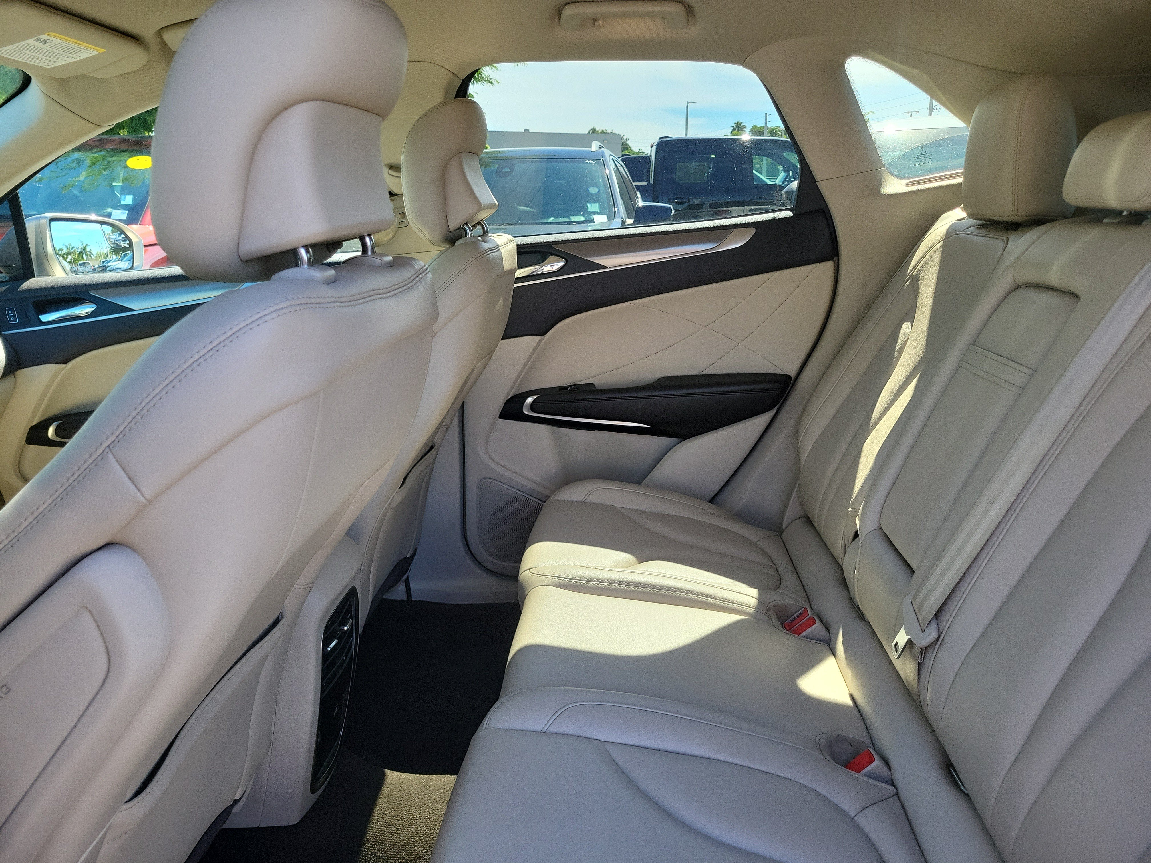 Used 2019 Lincoln MKC Premiere FWD image 14