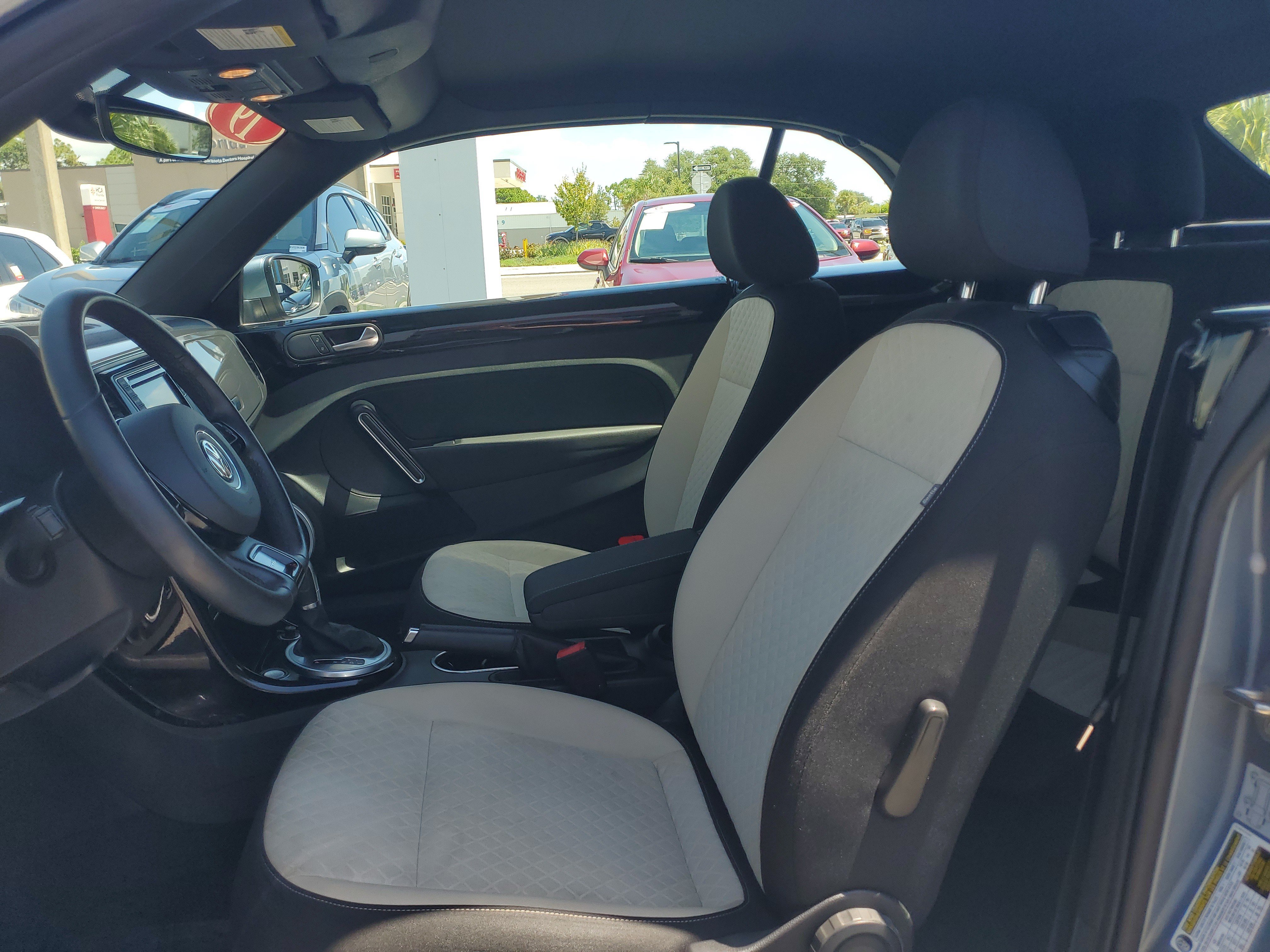 Used 2019 Volkswagen Beetle 2.0T SE FWD image 16