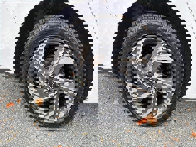 Certified 2025 Hyundai Elantra SEL image 7