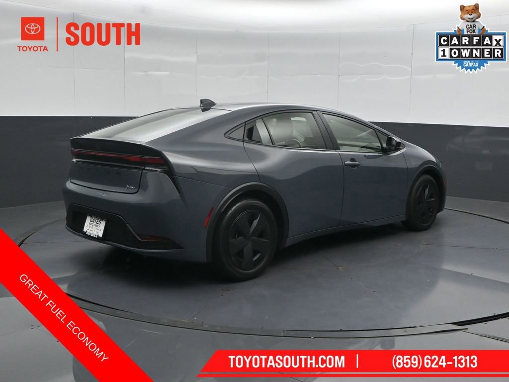 Used 2025 Toyota Prius LE FWD image 2