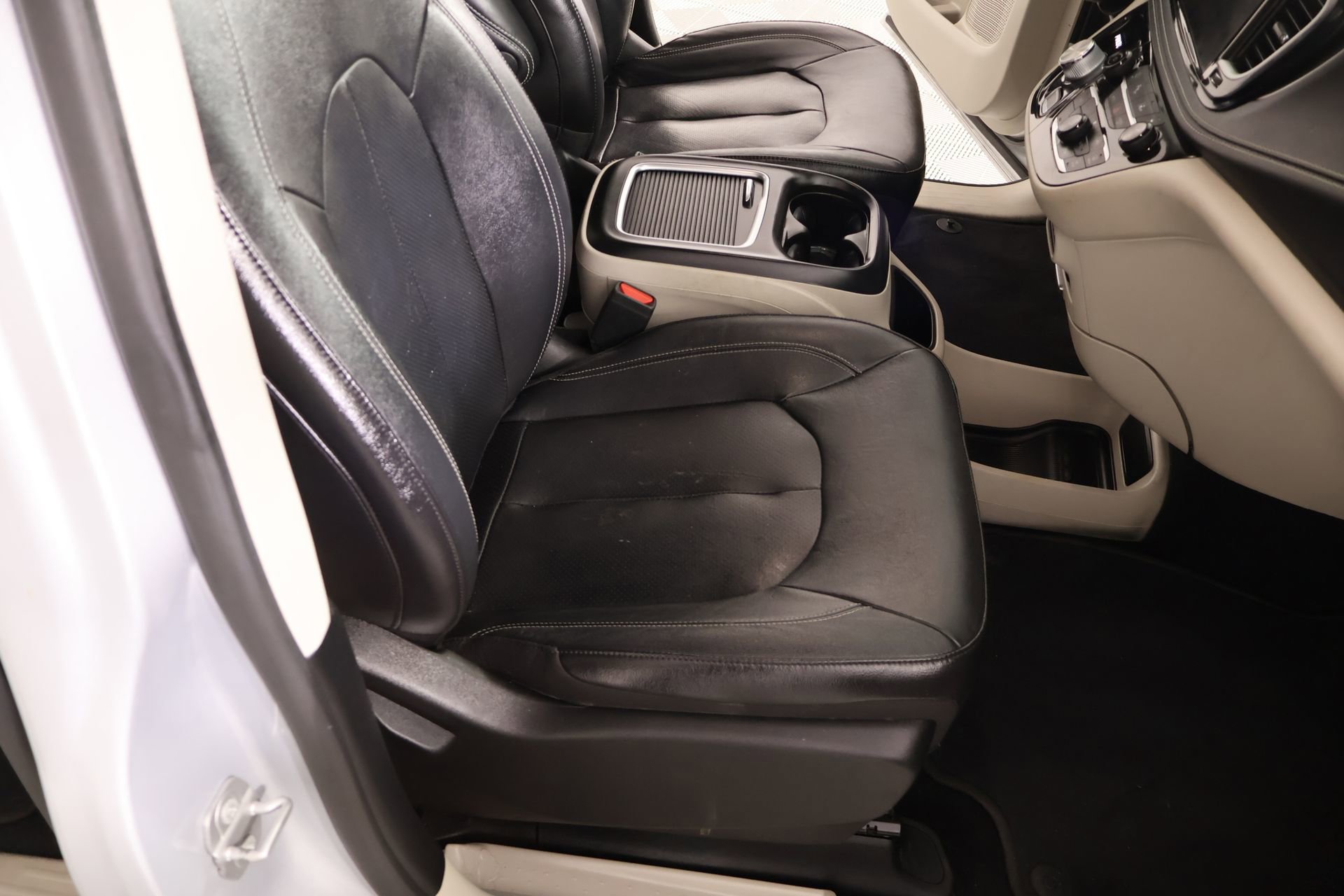 Used 2022 Chrysler Pacifica Touring-L image 14