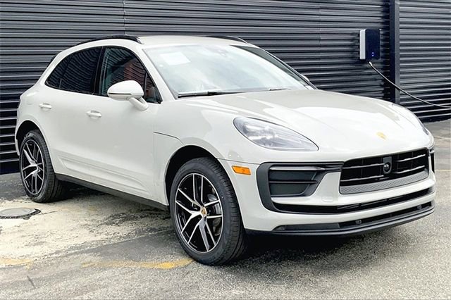Certified 2026 Porsche Macan AWD/4WD image 12