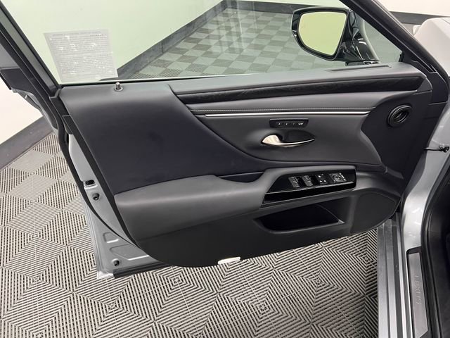 Used 2024 Lexus ES 300h w/ Premium Package image 9
