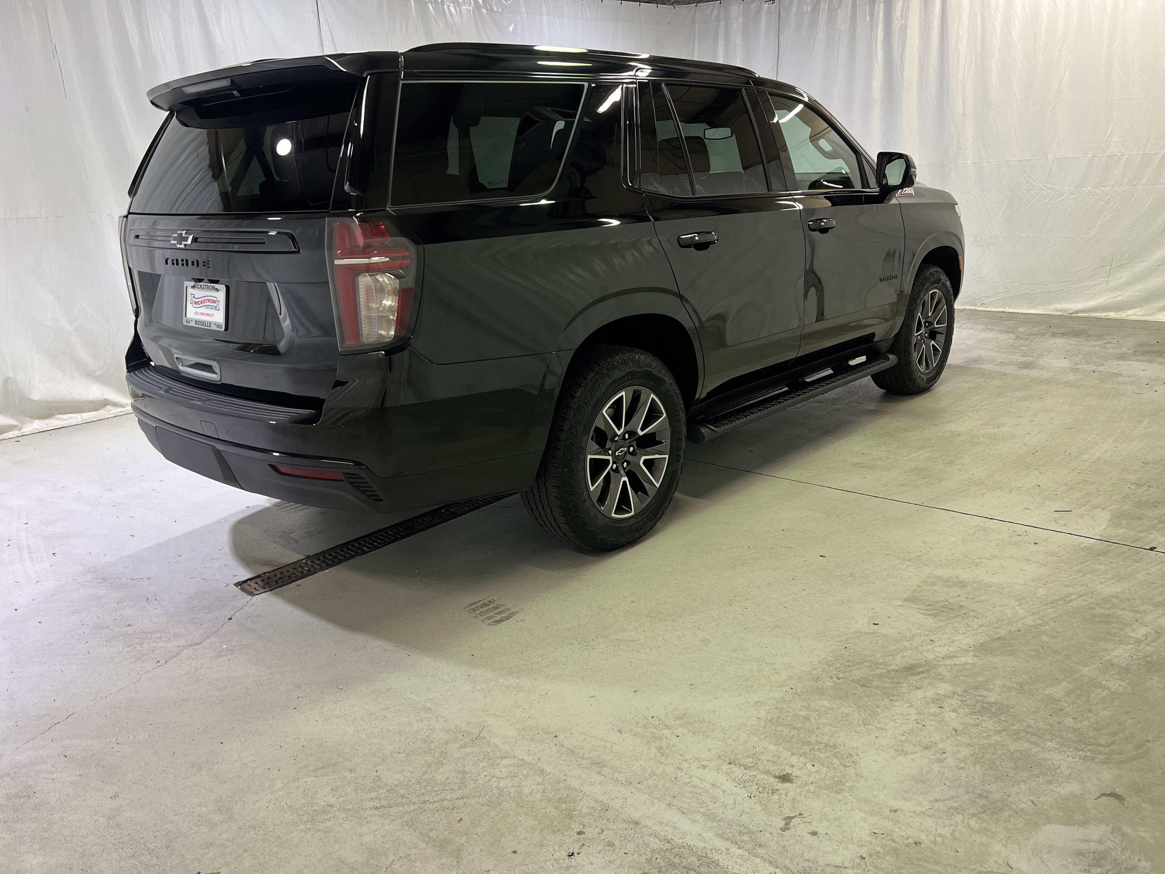 Certified 2023 Chevrolet Tahoe Z71 w/ Luxury Package AWD/4WD image 11