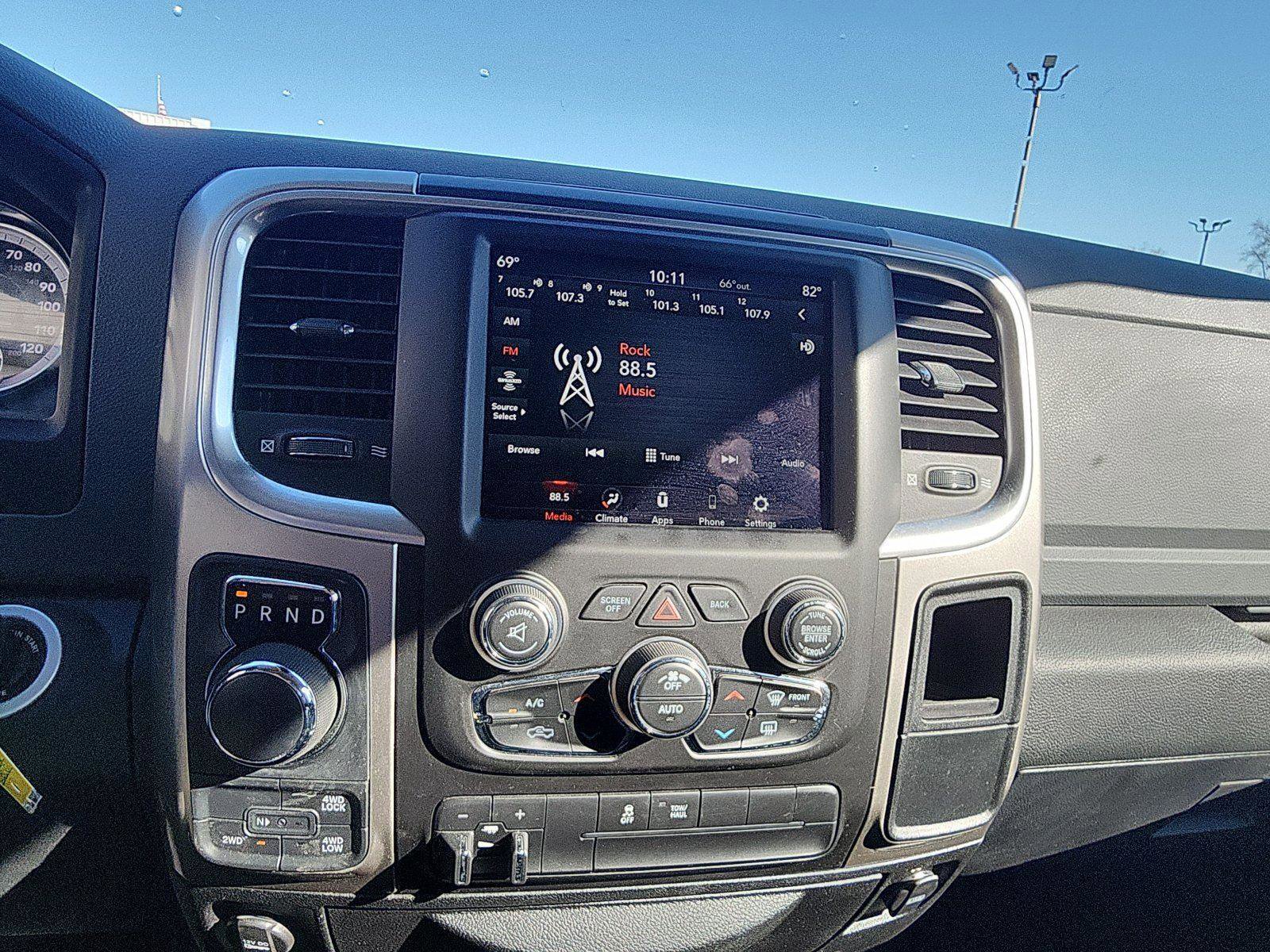 Used 2019 RAM 1500 Classic SLT image 14