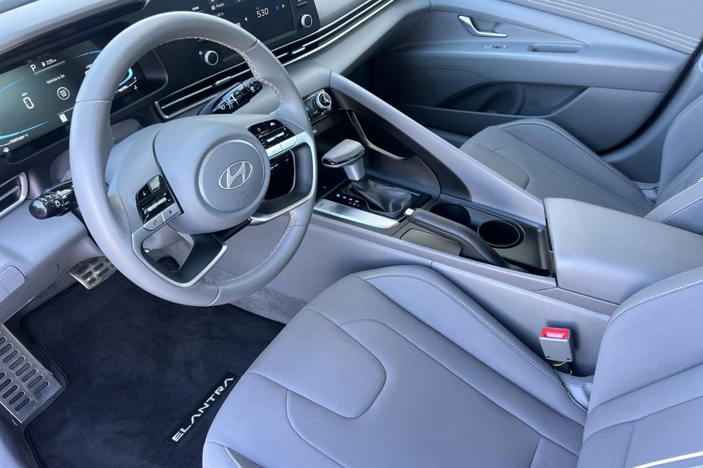Used 2025 Hyundai Elantra Sport FWD image 12