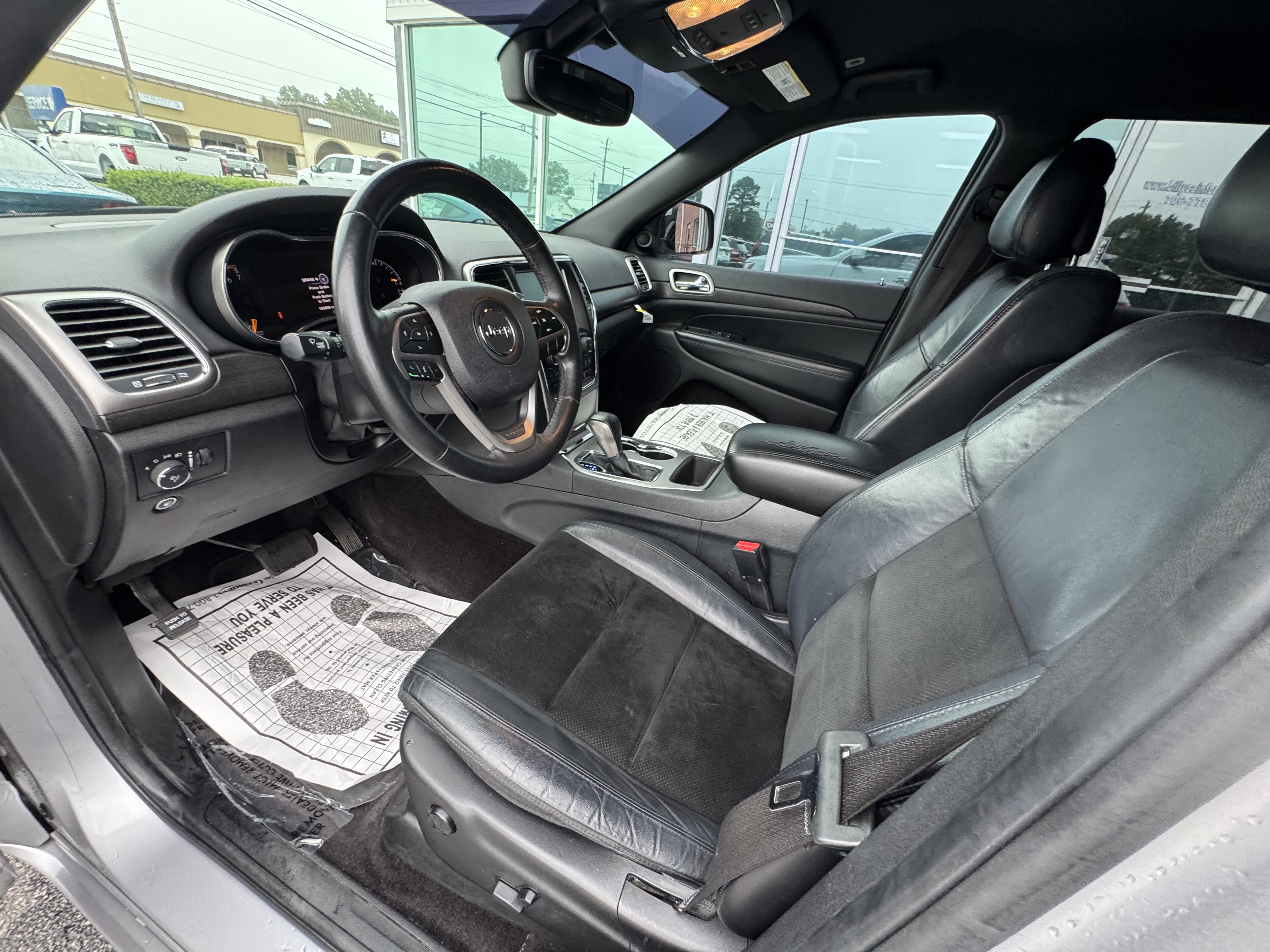 Used 2017 Jeep Grand Cherokee Altitude RWD image 6