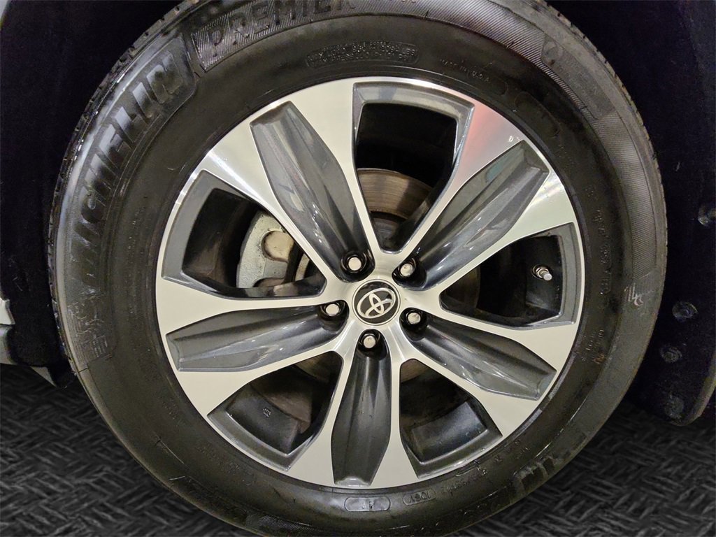 Used 2023 Toyota Highlander XLE image 11