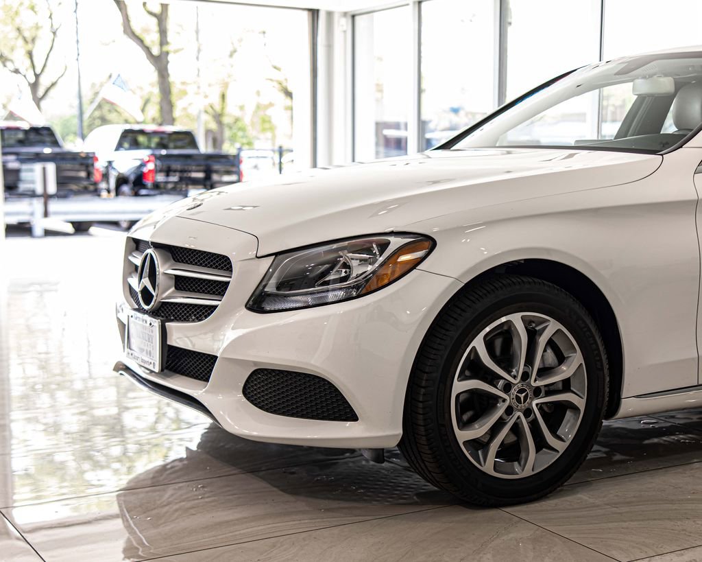 Used 2018 Mercedes-Benz C 300 4MATIC Sedan image 4