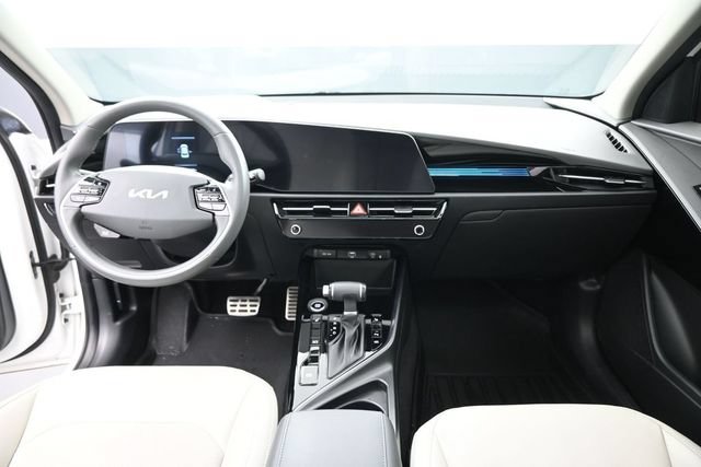Used 2024 Kia Niro EX Touring FWD image 29