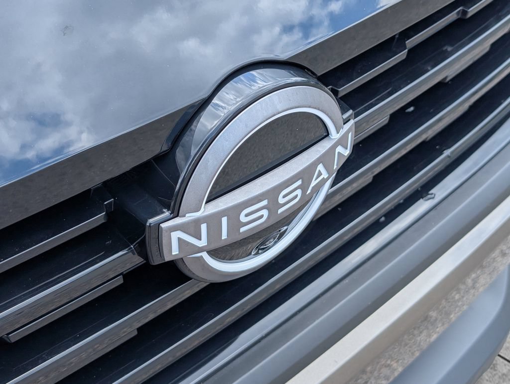 Certified 2025 Nissan Kicks SR FWD image 10