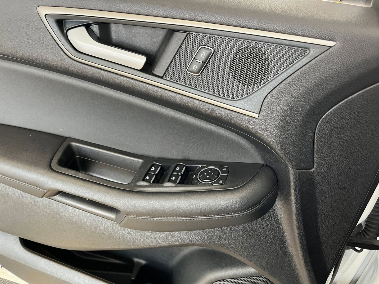 Used 2024 Ford Edge SEL image 20