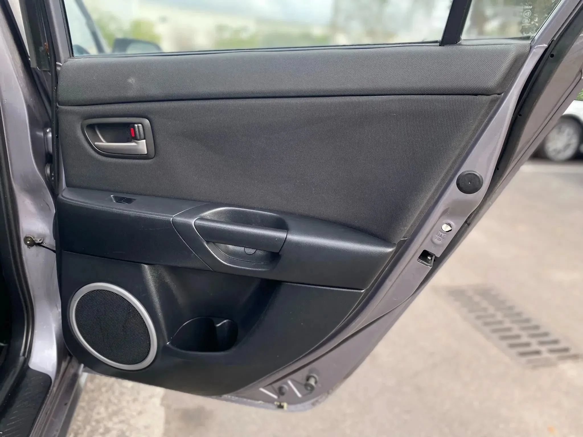 Used 2005 MAZDA MAZDA3 s w/ Moonroof & 6-CD Pkg FWD image 26