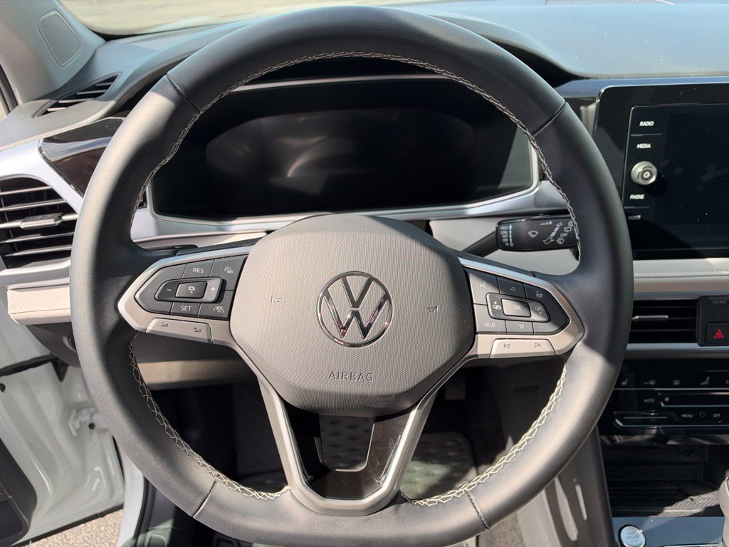 Used 2025 Volkswagen Taos SE AWD/4WD image 21