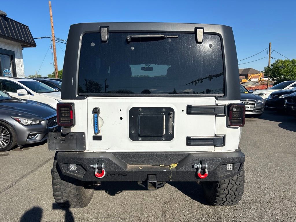 Used 2015 Jeep Wrangler Unlimited Rubicon w/ Connectivity Group AWD/4WD image 8