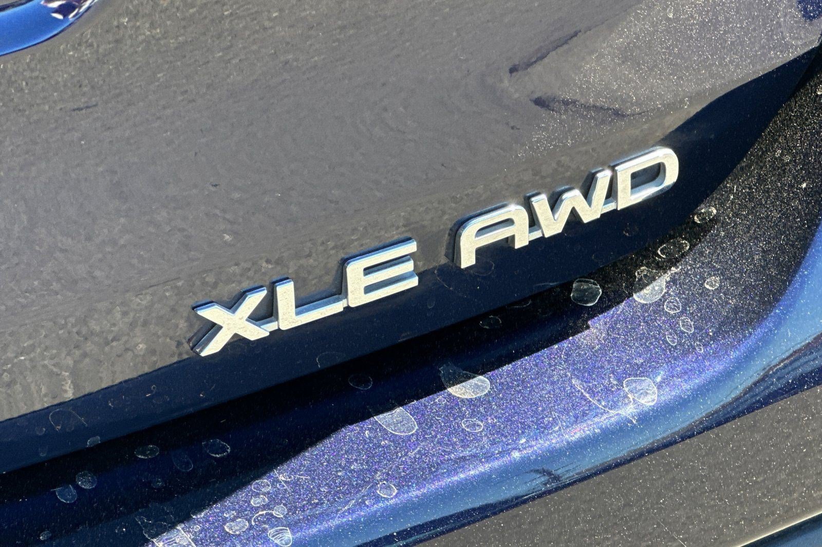 Used 2022 Toyota Highlander XLE AWD/4WD image 31
