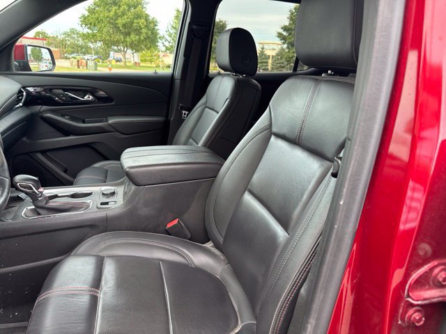 Used 2023 Chevrolet Traverse RS FWD image 19