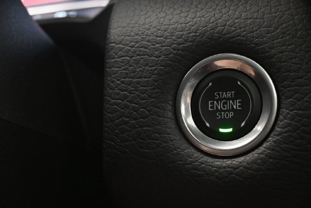 Used 2024 GMC Yukon Denali RWD image 14