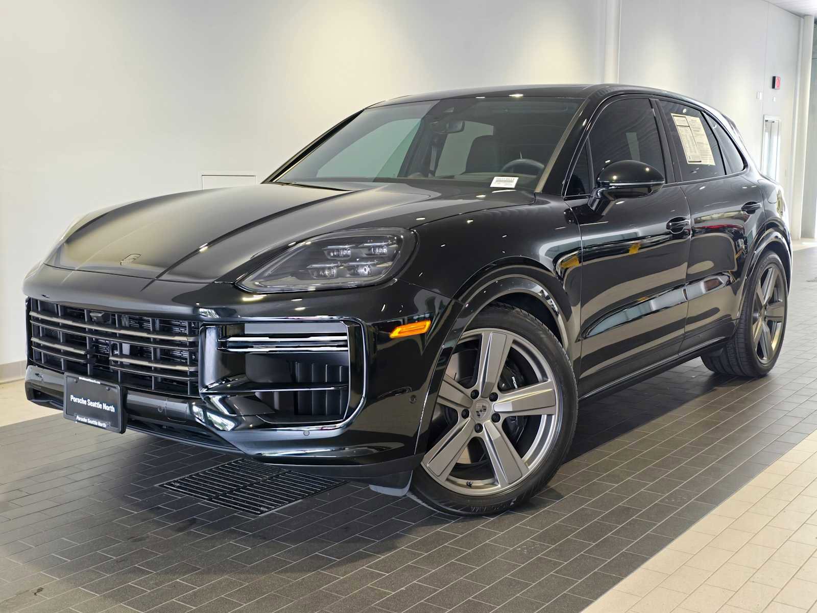Used 2025 Porsche Cayenne Turbo image 1