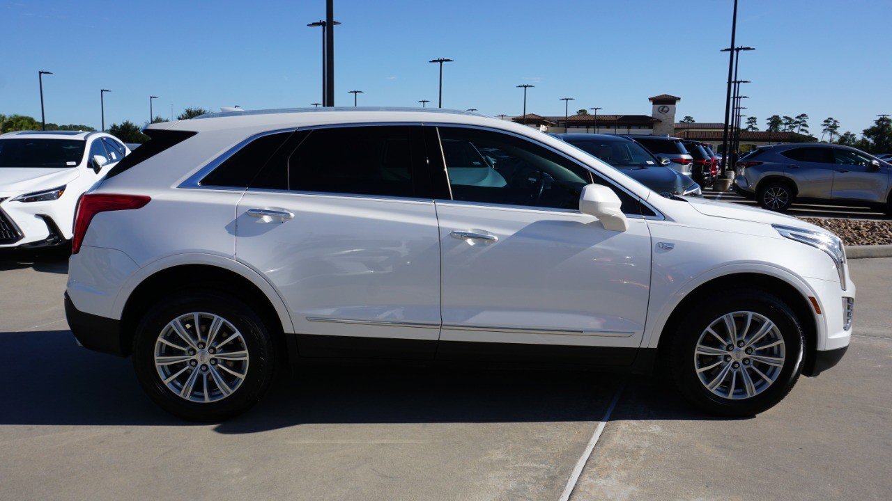 Used 2018 Cadillac XT5 Luxury w/ Driver Awareness Package image 4