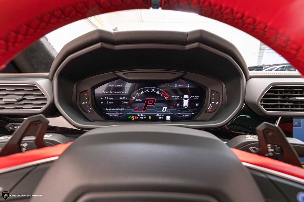 Used 2022 Lamborghini Urus AWD/4WD image 48