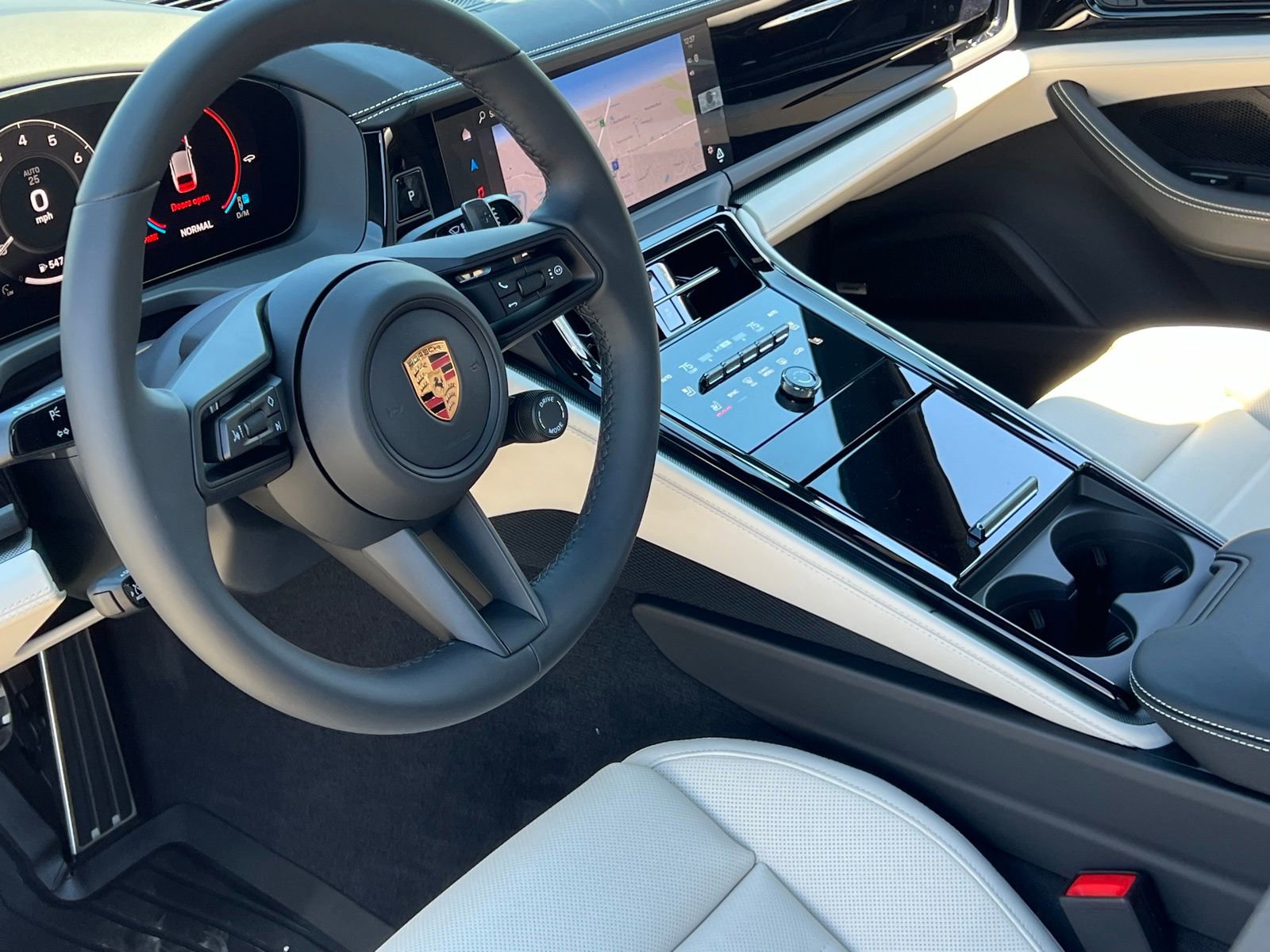 New 2026 Porsche Panamera 4 image 4