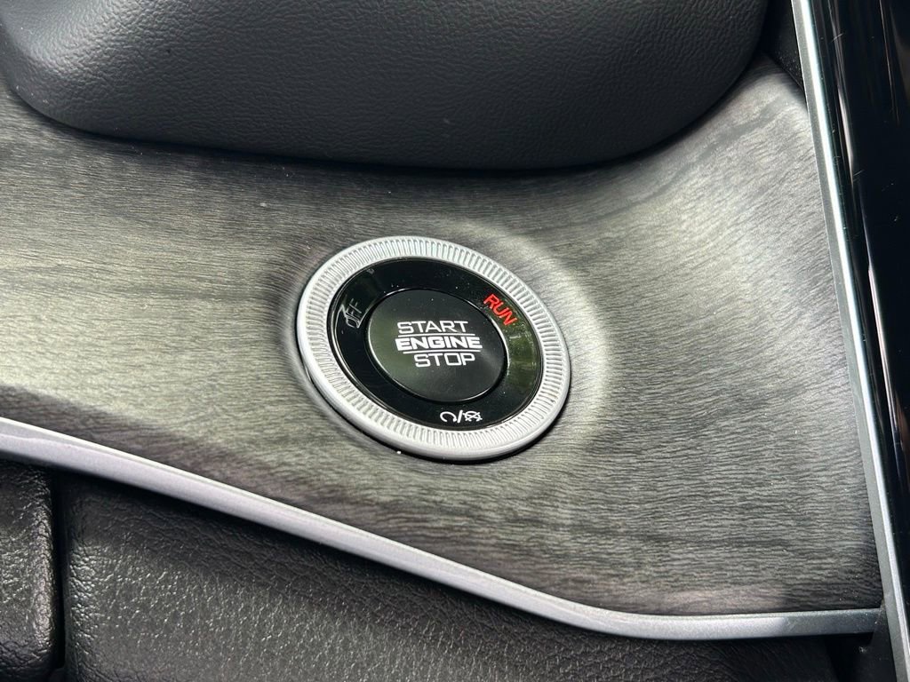 Certified 2024 Jeep Grand Cherokee Limited w/ Black Appearance Package image 51