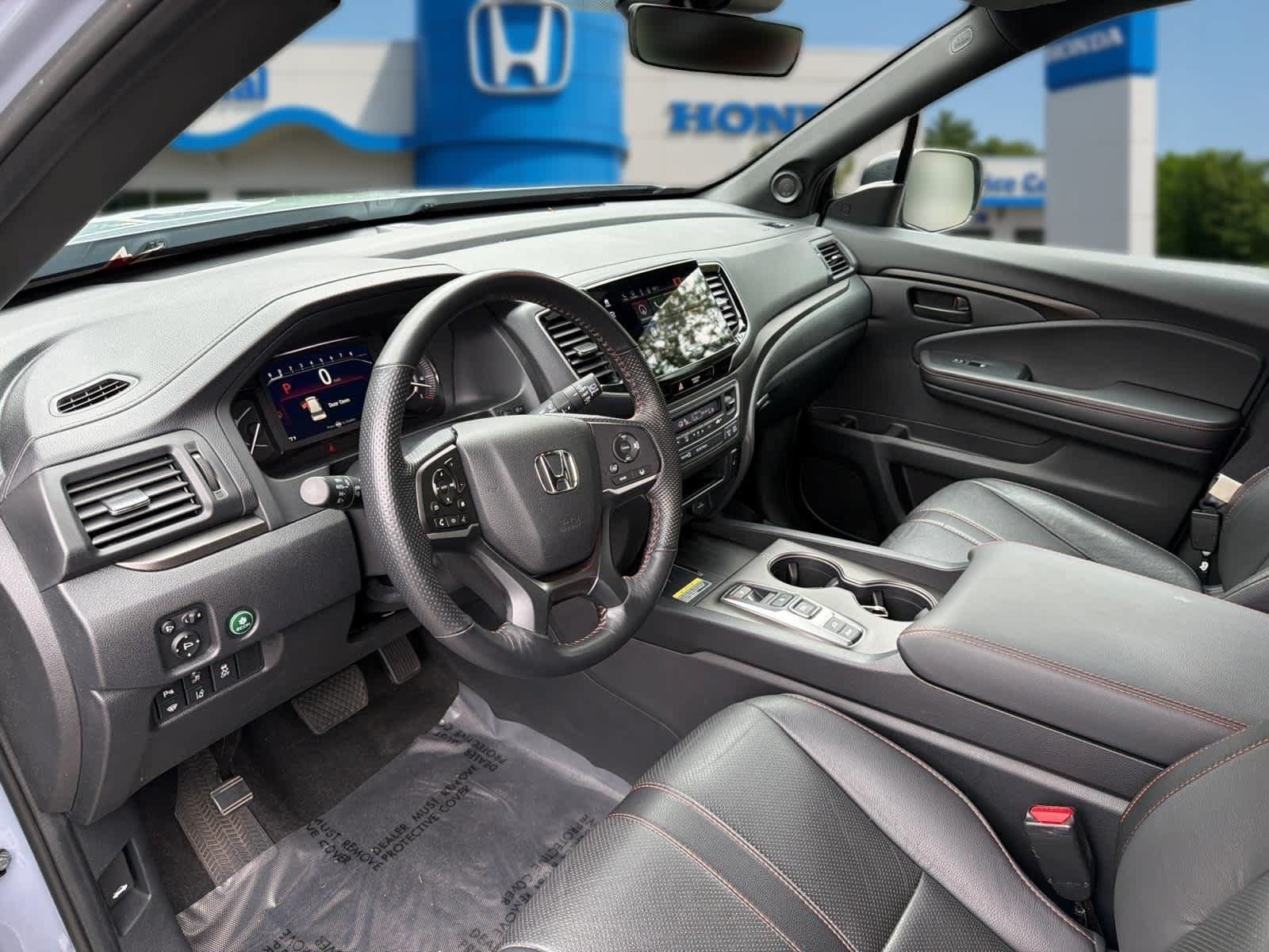 Used 2025 Honda Passport TrailSport image 12