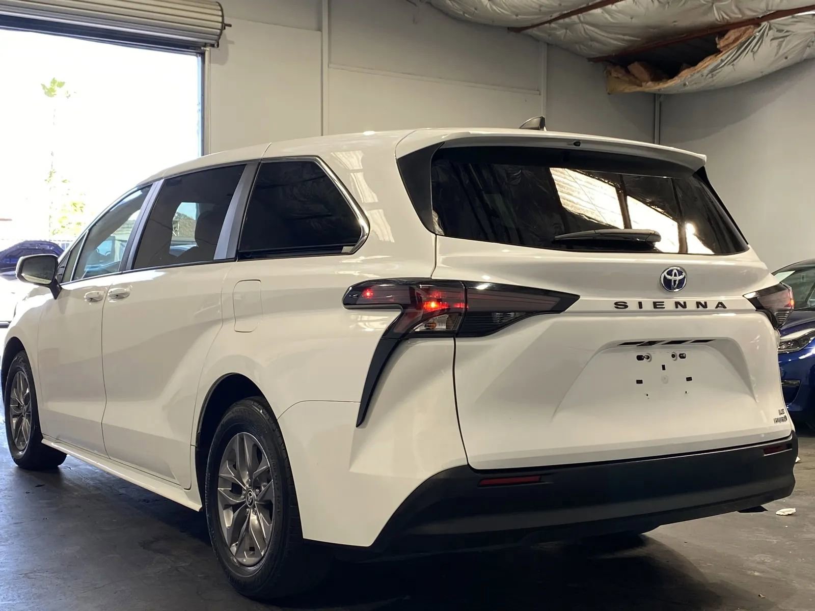 Used 2023 Toyota Sienna LE image 2