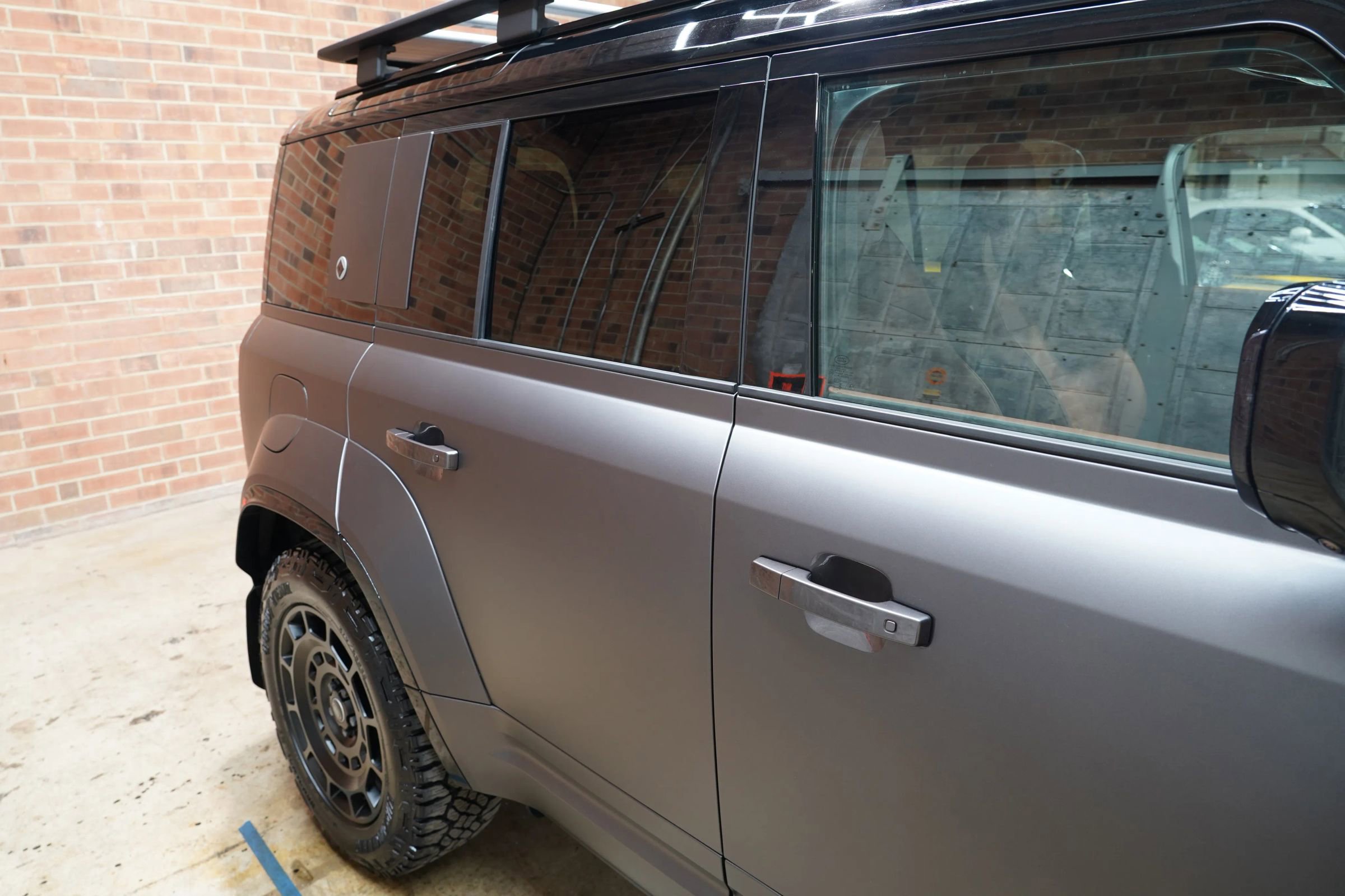 Used 2025 Land Rover Defender 110 image 34