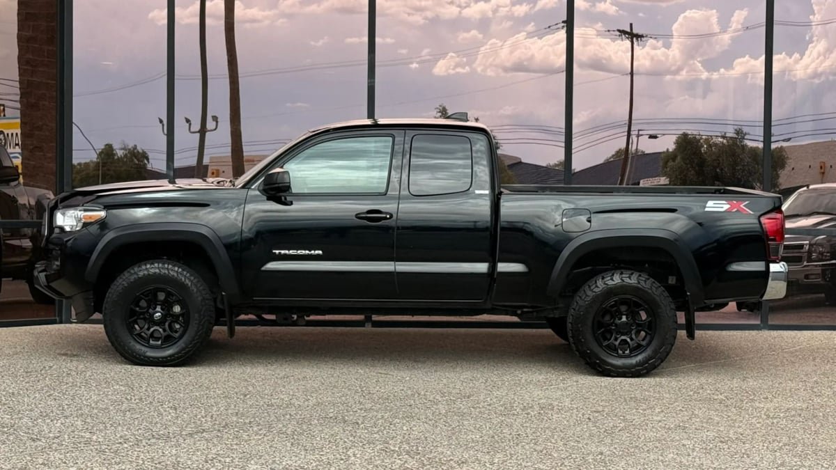 Used 2023 Toyota Tacoma SR5 w/ SX Package AWD/4WD image 4