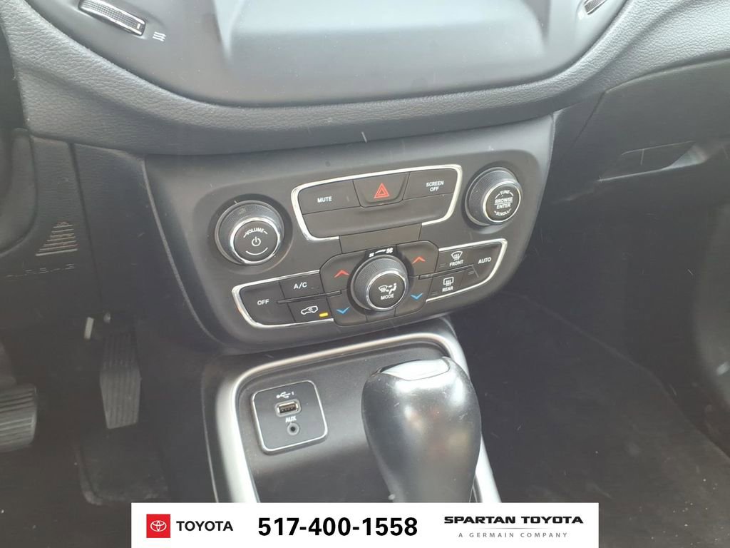 Used 2019 Jeep Compass Latitude w/ Popular Equipment Group FWD image 16
