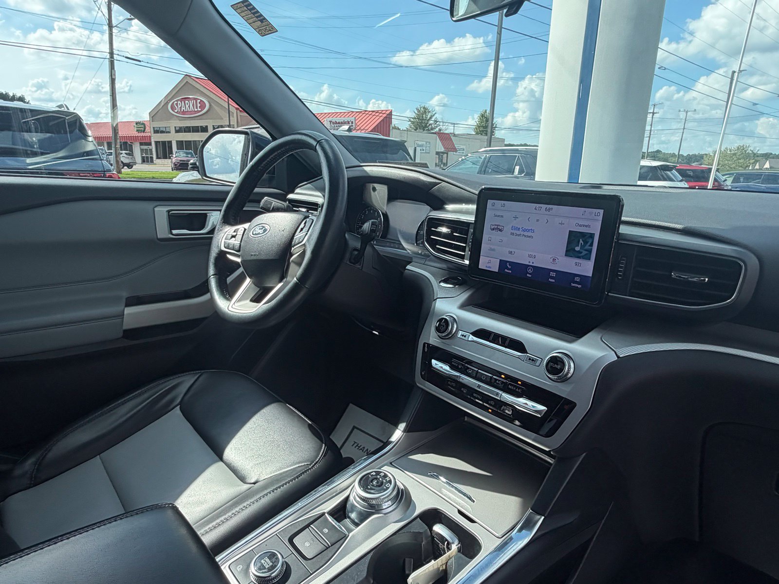 Used 2022 Ford Explorer XLT w/ Equipment Group 202A AWD/4WD image 48