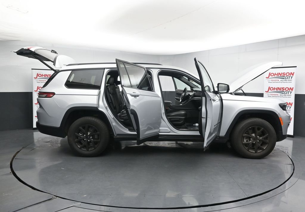 Used 2024 Jeep Grand Cherokee L Laredo AWD/4WD image 27