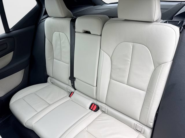 Certified 2024 Volvo XC40 B5 Plus w/ Climate Package AWD/4WD image 28