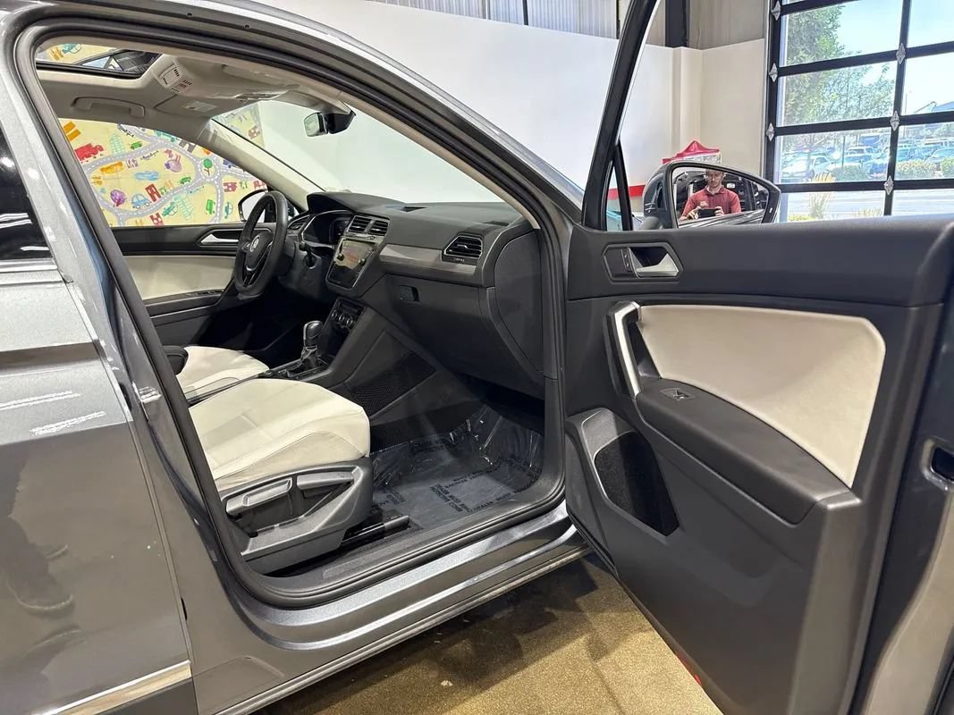 Used 2021 Volkswagen Tiguan SEL AWD/4WD image 78
